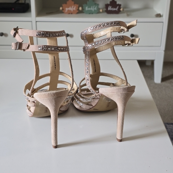 Vince Camuto Women's Tan Strappy Sandals - Picture 4 of 11
